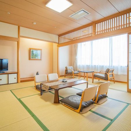 Hotel Chres Kōchi Esterno foto